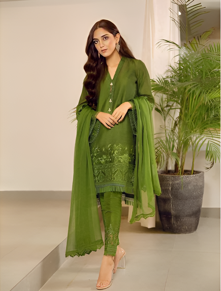 Maya Ali style secrets involves her flair for mixing traditional with modern. 