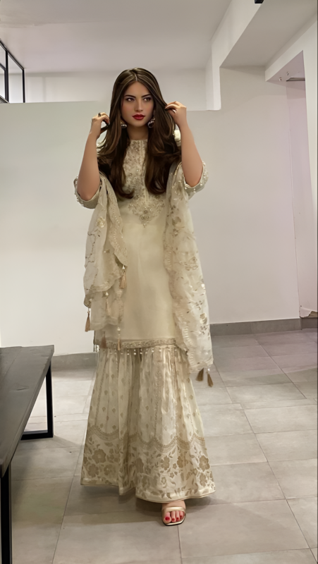 rich traditional lineage and festive feel, has been sported by Neelam Muneer.